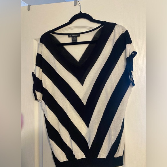 RW&Co top - Picture 1 of 3